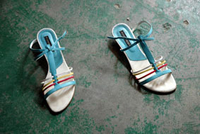 Al wat agtergebly het, was haar skoene.